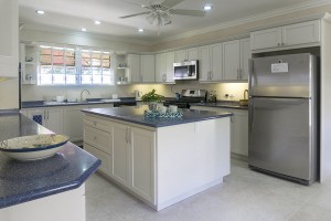 large-kitchen-with-modern-appliances